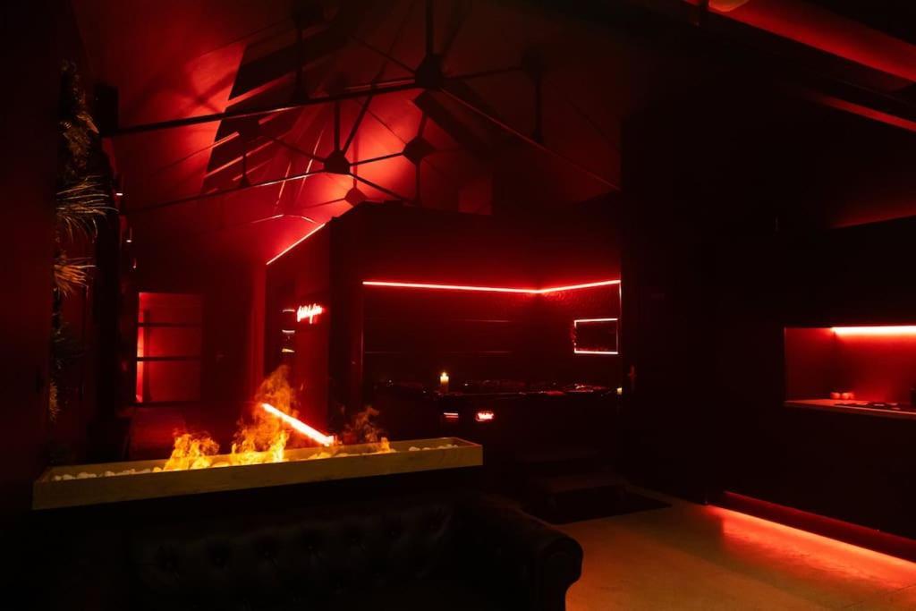 Loveroom O Diable Des Plaisirs Avec Jacuzzi Tourcoing Eksteriør bilde