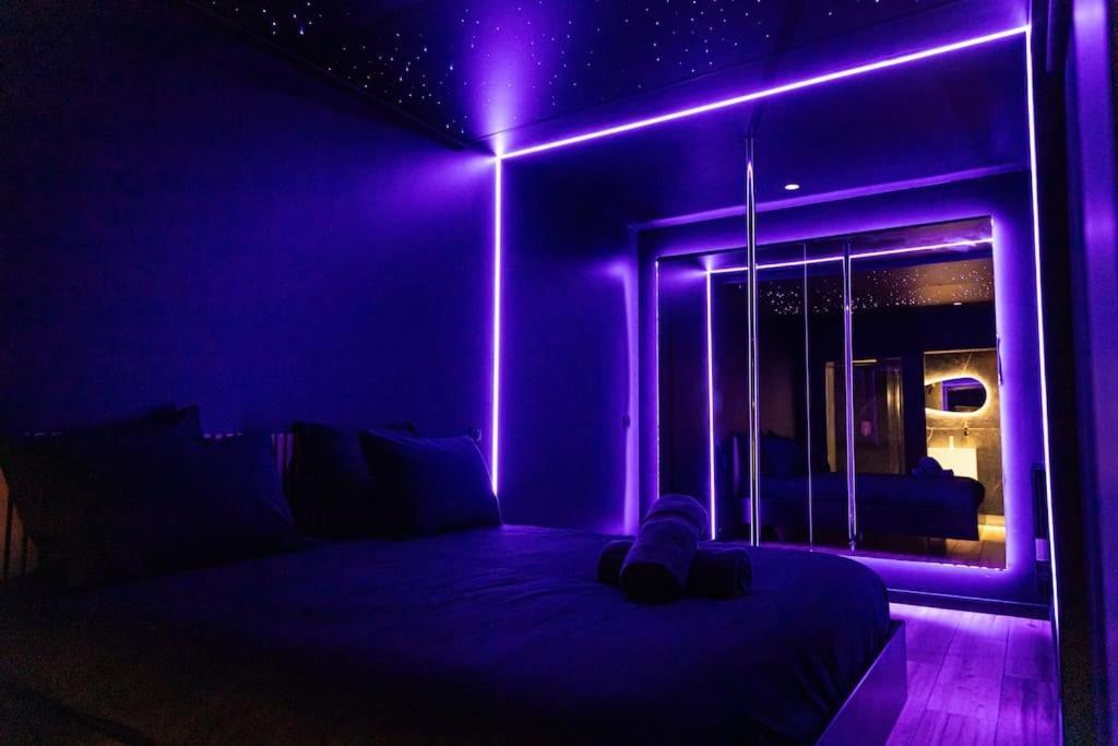 Loveroom O Diable Des Plaisirs Avec Jacuzzi Tourcoing Eksteriør bilde