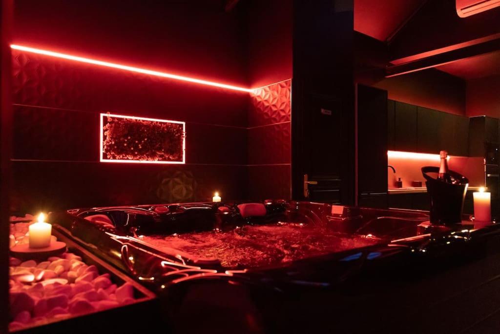 Loveroom O Diable Des Plaisirs Avec Jacuzzi Tourcoing Eksteriør bilde