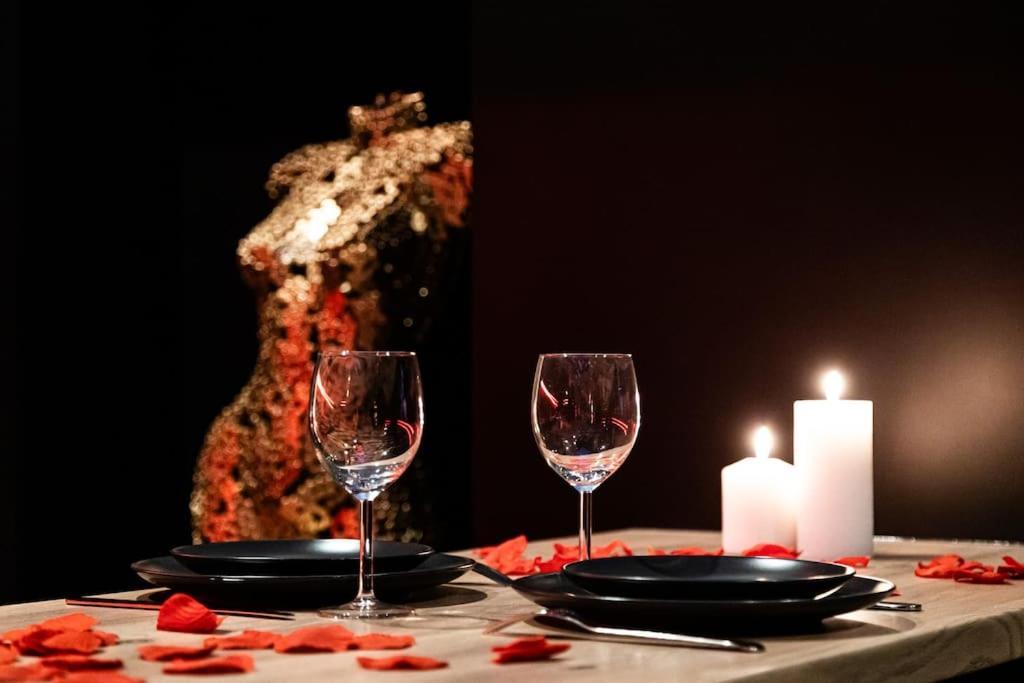 Loveroom O Diable Des Plaisirs Avec Jacuzzi Tourcoing Eksteriør bilde