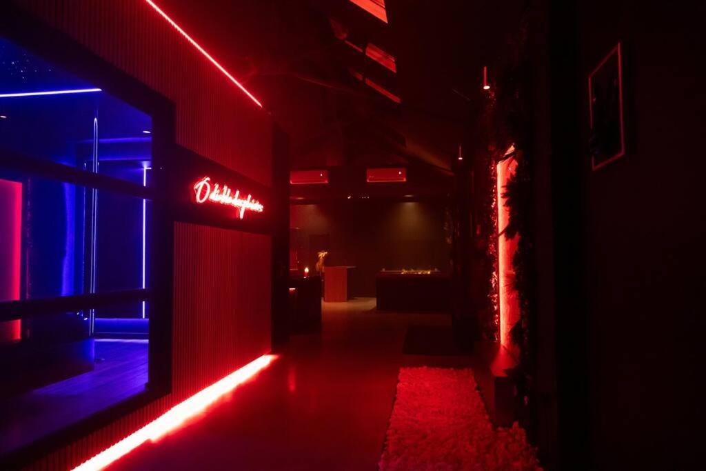 Loveroom O Diable Des Plaisirs Avec Jacuzzi Tourcoing Eksteriør bilde