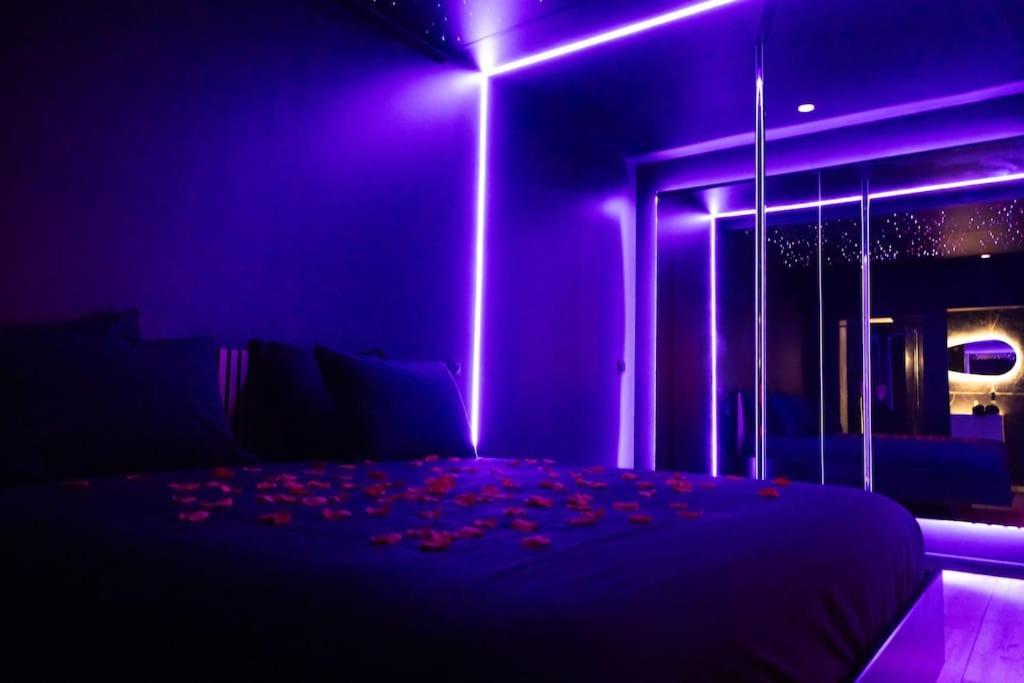 Loveroom O Diable Des Plaisirs Avec Jacuzzi Tourcoing Eksteriør bilde