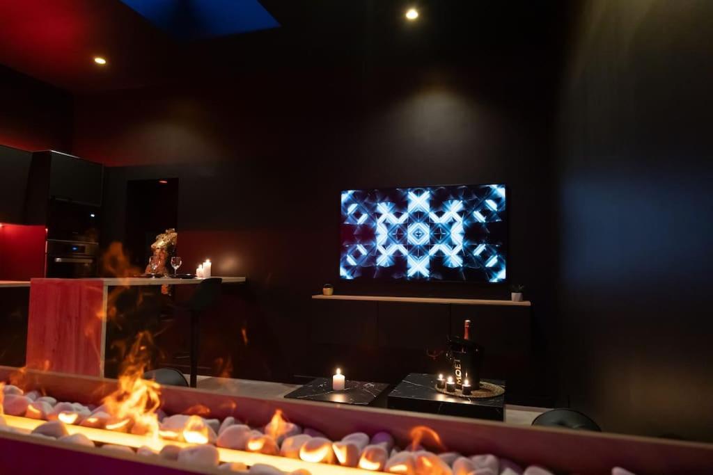 Loveroom O Diable Des Plaisirs Avec Jacuzzi Tourcoing Eksteriør bilde