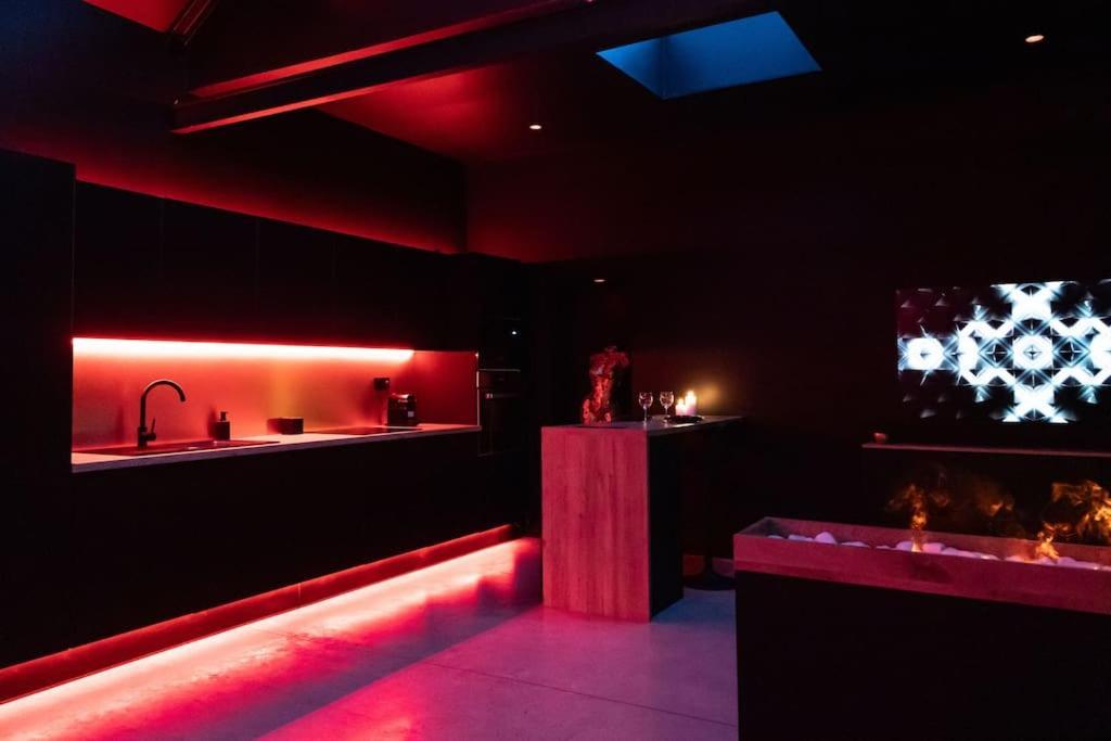 Loveroom O Diable Des Plaisirs Avec Jacuzzi Tourcoing Eksteriør bilde