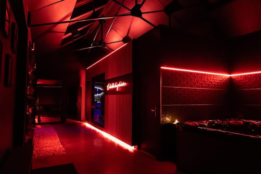 Loveroom O Diable Des Plaisirs Avec Jacuzzi Tourcoing Eksteriør bilde
