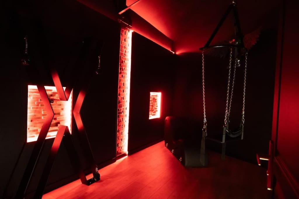 Loveroom O Diable Des Plaisirs Avec Jacuzzi Tourcoing Eksteriør bilde