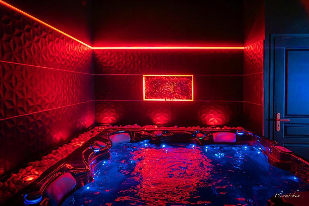 Loveroom O Diable Des Plaisirs Avec Jacuzzi Tourcoing Eksteriør bilde